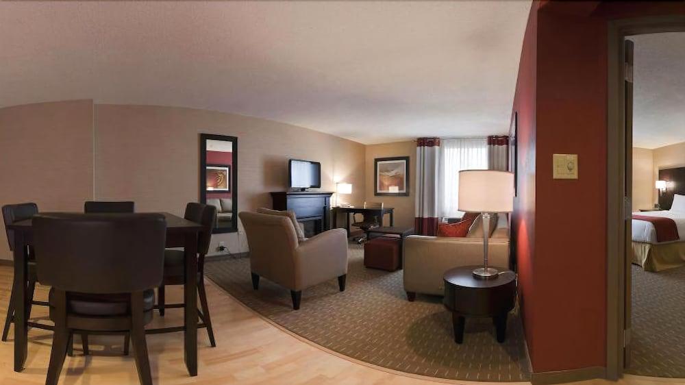 Holiday Inn Express Hotel & Suites Chatham South By Ihg Eksteriør billede