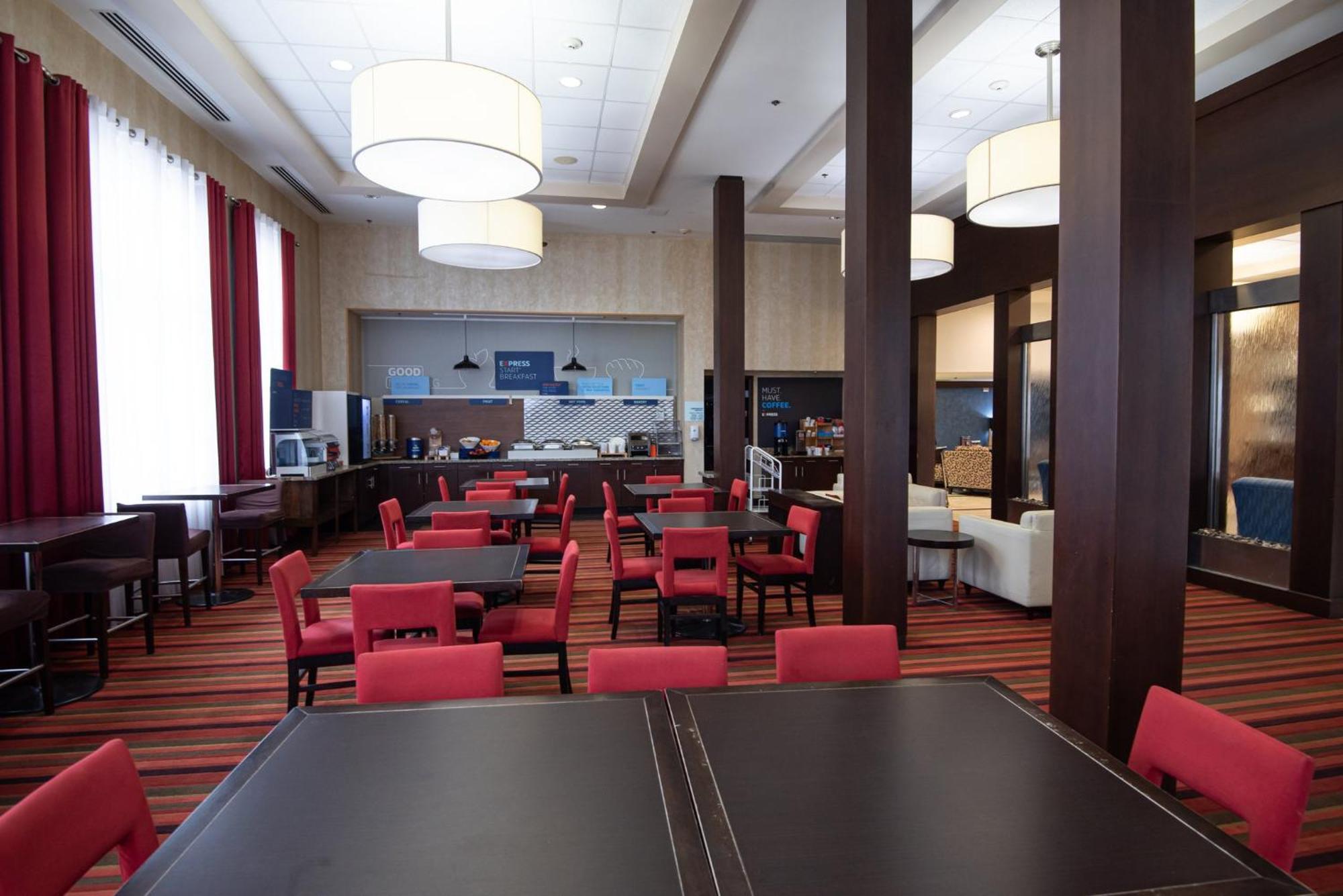 Holiday Inn Express Hotel & Suites Chatham South By Ihg Eksteriør billede