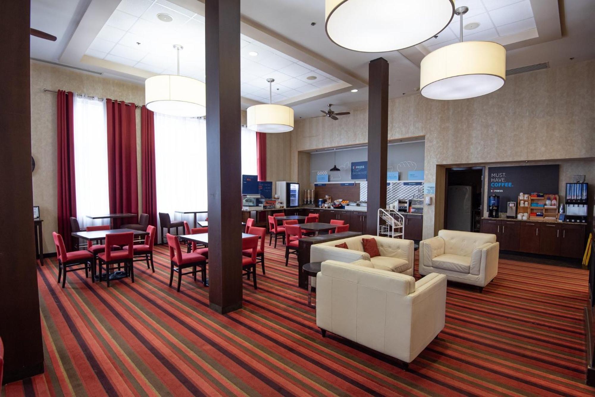 Holiday Inn Express Hotel & Suites Chatham South By Ihg Eksteriør billede